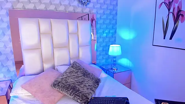 Sasha  sims   online show from October 22, 12:43 pm