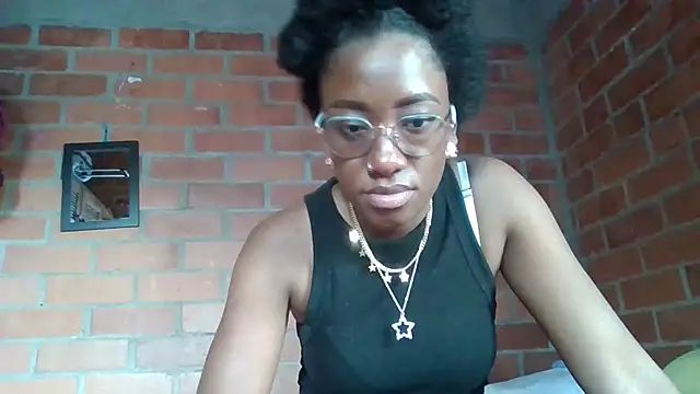 DarkHoneyy online show from February 19, 1:32 pm