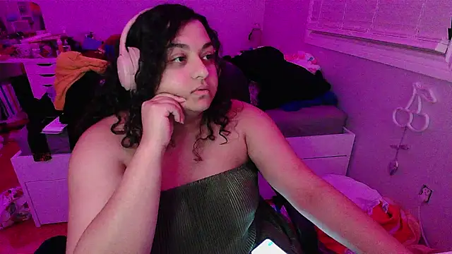 Snapshot of chericheesecake chatting on September 25, 12:32 am chericheesecake online show from September 25, 12:32 am