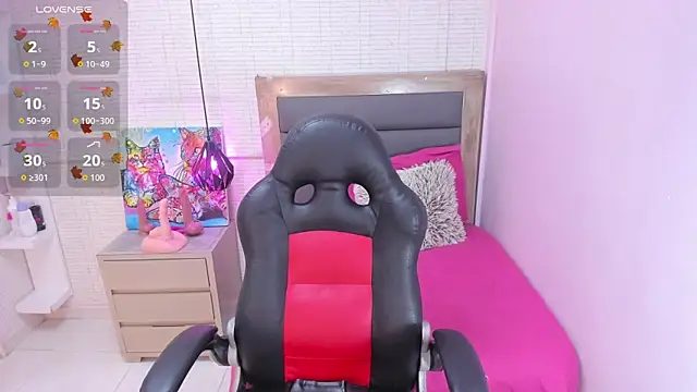 TIFFANY BELLO online show from November 13, 2:43 am