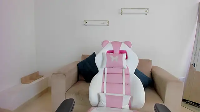 april smiith online show from November 20, 12:28 pm