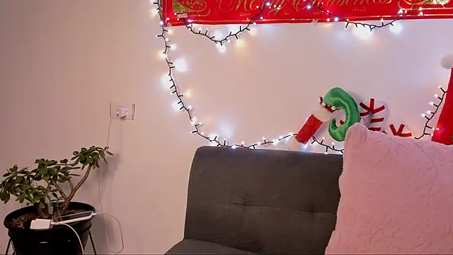 lara and danny online show from November 14, 7:58 pm