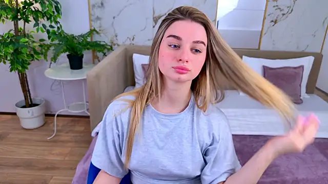 SweetyLicky online show from March 5, 3:30 pm