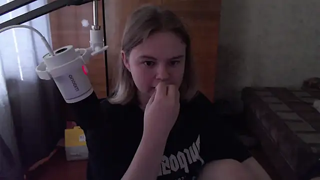 Snapshot of SlipperSherry chatting on October 1, 8:19 am SlipperSherry online show from October 1, 8:19 am