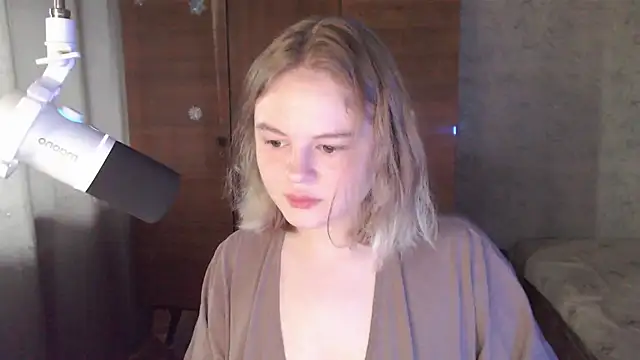 Snapshot of SlipperSherry chatting on October 2, 9:47 am SlipperSherry online show from October 2, 9:47 am