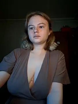 Snapshot of SlipperSherry chatting on October 7, 2:43 pm SlipperSherry online show from October 7, 2:43 pm