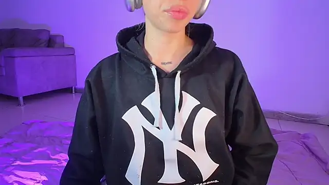 Alina Lee t online show from November 20, 2:12 am