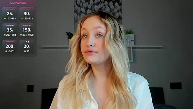 Julliakoill online show from December 2, 6:37 am