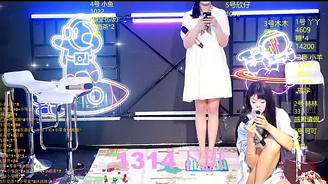 Snapshot of EYgirl222 chatting on September 9, 1:33 pm EYgirl222 online show from September 9, 1:33 pm