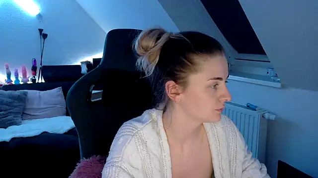 Melly4You online show from April 16, 10:34 pm