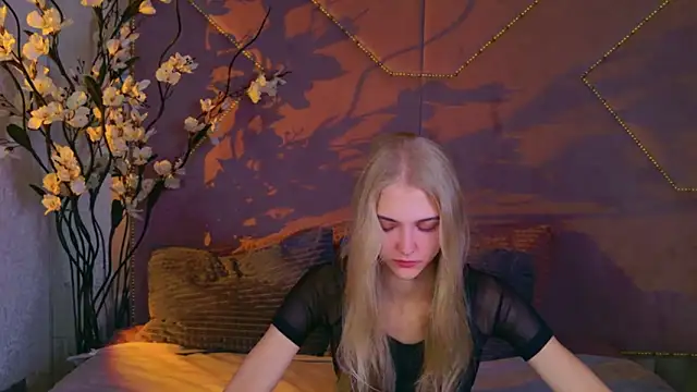 4example Chloe online show from October 16, 11:02 am