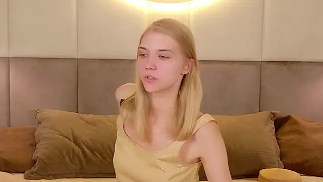 4example Chloe online show from July 16, 5:45 am