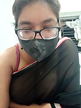 Elie couple143 online show from October 3, 7:30 pm