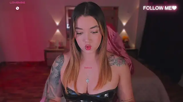 lunaarose online show from November 29, 3:43 am