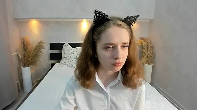 Camilla Kelly online show from October 12, 1:52 am