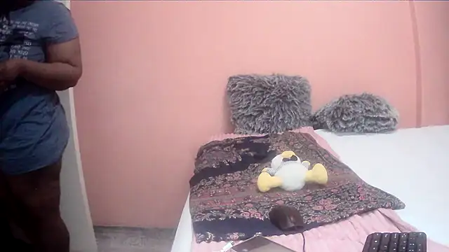 HUGEASSXXXXX online show from September 10, 2:00 am