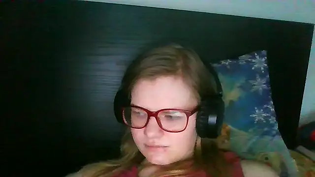 Moonolighta online show from November 4, 12:21 pm