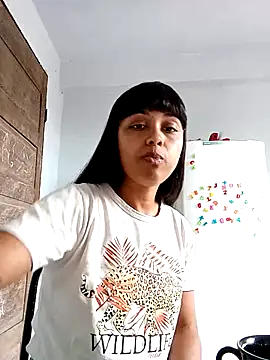 indiazinhabella27 online show from October 31, 11:25 am