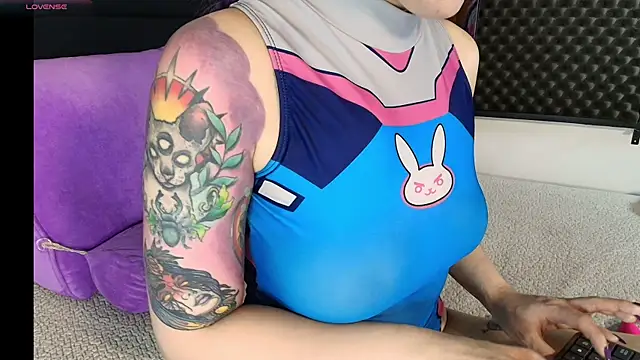 karlamoon23 online show from March 1, 9:36 pm