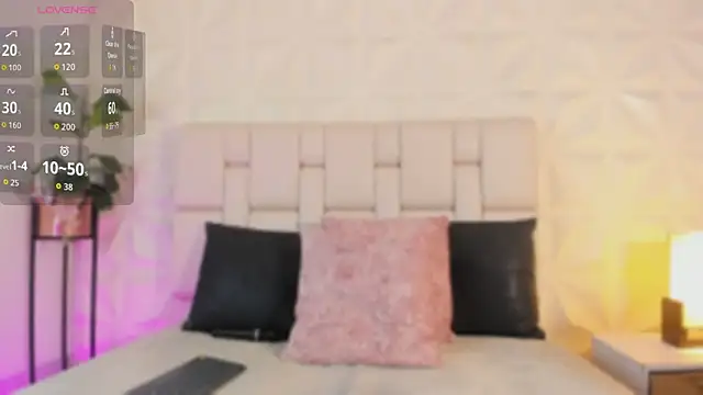 Snapshot of scarlettadams__ chatting on September 10, 1:44 pm scarlettadams online show from September 10, 1:44 pm