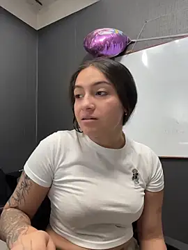 Alyha Cortes online show from February 20, 1:34 pm