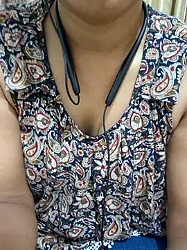 Queen Nora online show from June 4, 3:05 pm