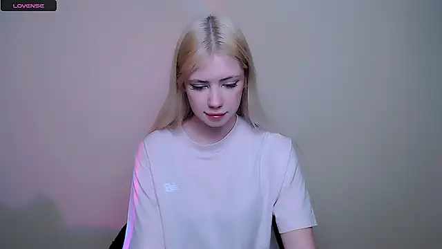 AliceHotty  online show from February 9, 8:27 am