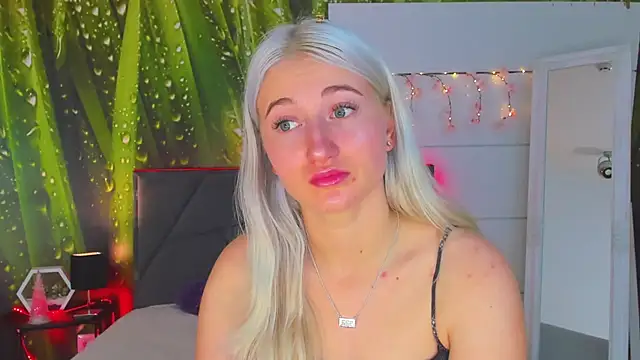 HollyTailors online show from September 25, 5:39 am