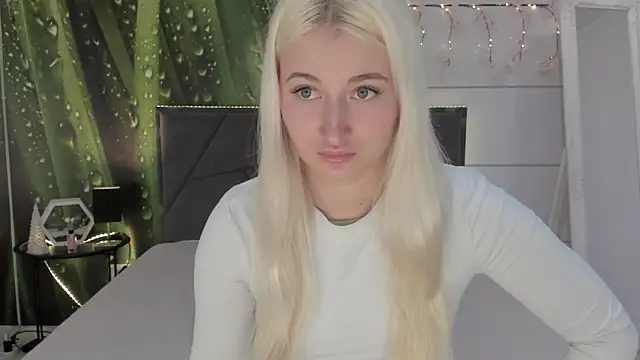 HollyTailors online show from April 3, 5:38 am