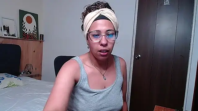 IVONNE COLLINS33 online show from September 23, 2:54 am