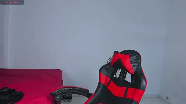 yumi hanna online show from April 2, 4:32 am