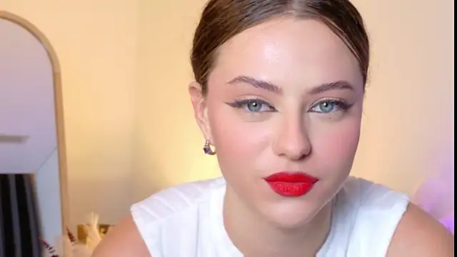 Sienna Voss online show from September 26, 8:50 pm