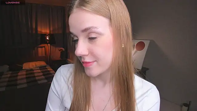 OdellaFrake online show from November 6, 7:31 pm