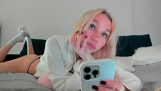 Snapshot of cuteleraay chatting on October 15, 10:01 pm cuteleraay online show from October 15, 10:01 pm