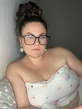 whitequeen xxx online show from September 16, 9:12 pm