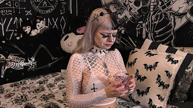 Paige Turner online show from February 21, 11:38 pm