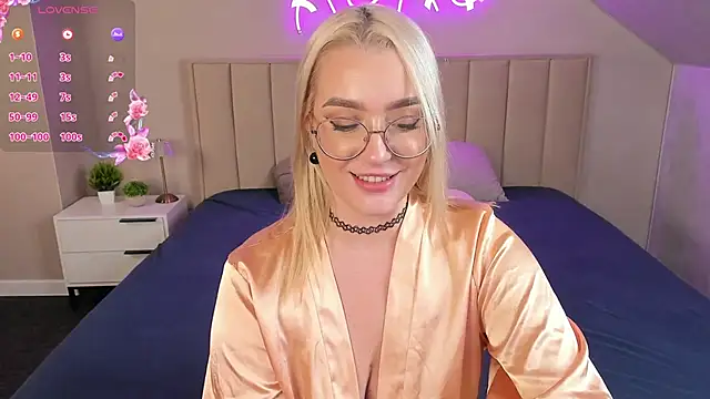 Snapshot of Vickie_Nelsson chatting on October 17, 10:18 am Vickie Nelsson online show from October 17, 10:18 am
