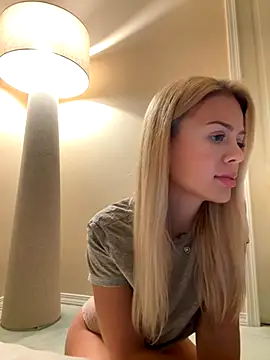 peachyblondie online show from October 26, 3:46 am