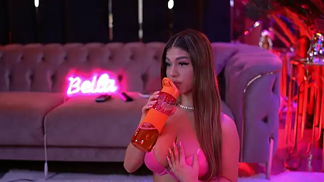 BellaNoirre online show from February 8, 6:33 pm