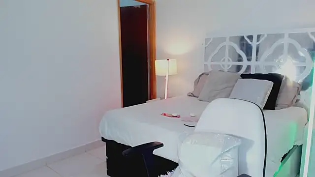 MikaelaStone online show from November 29, 12:53 pm