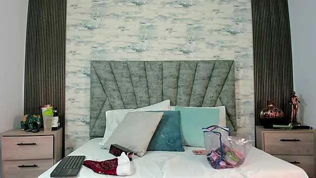 ShanelEvans online show from December 1, 6:10 pm