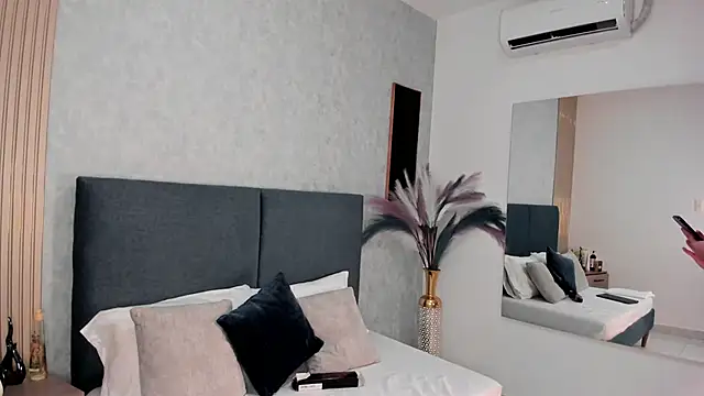 ShanelEvans online show from November 15, 7:15 pm