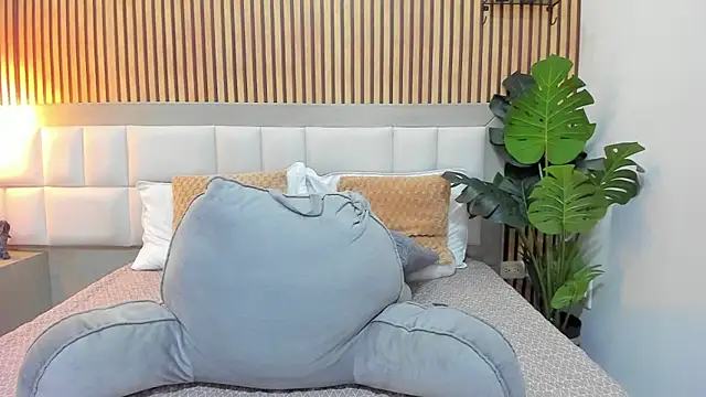 KattyBonnie online show from October 31, 10:47 pm