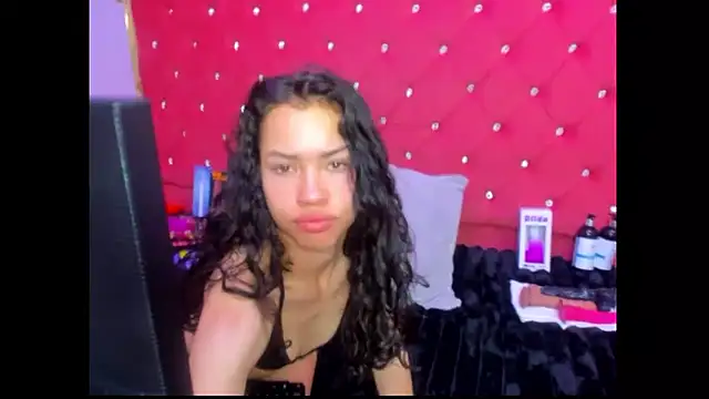 Nanis James online show from April 4, 3:05 am