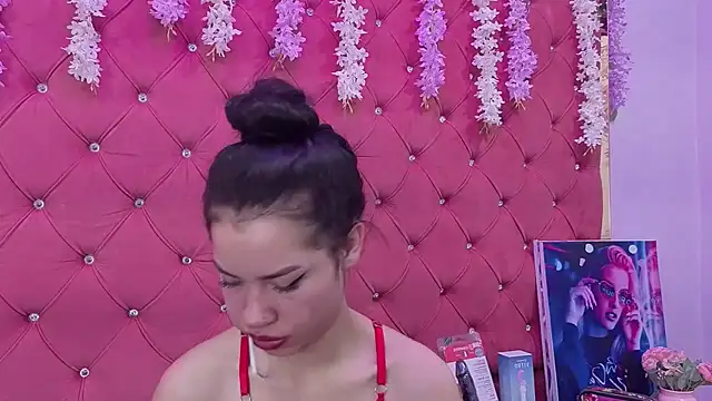 Nanis James online show from November 9, 3:57 am