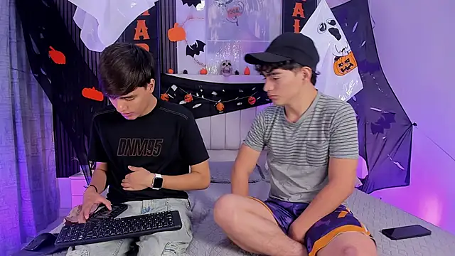 Snapshot of sweet_petter chatting on October 18, 12:52 pm sweet petter online show from October 18, 12:52 pm