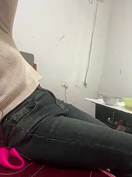 crhong666 online show from March 28, 12:44 am