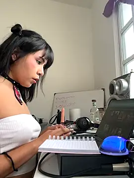 Snapshot of cutieass chatting on October 7, 10:25 pm cutieass online show from October 7, 10:25 pm