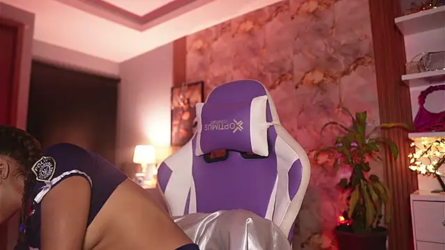 hannachris- online show from October 17, 11:08 pm