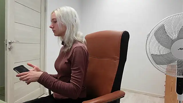 Laura Chaplin online show from November 8, 6:40 am